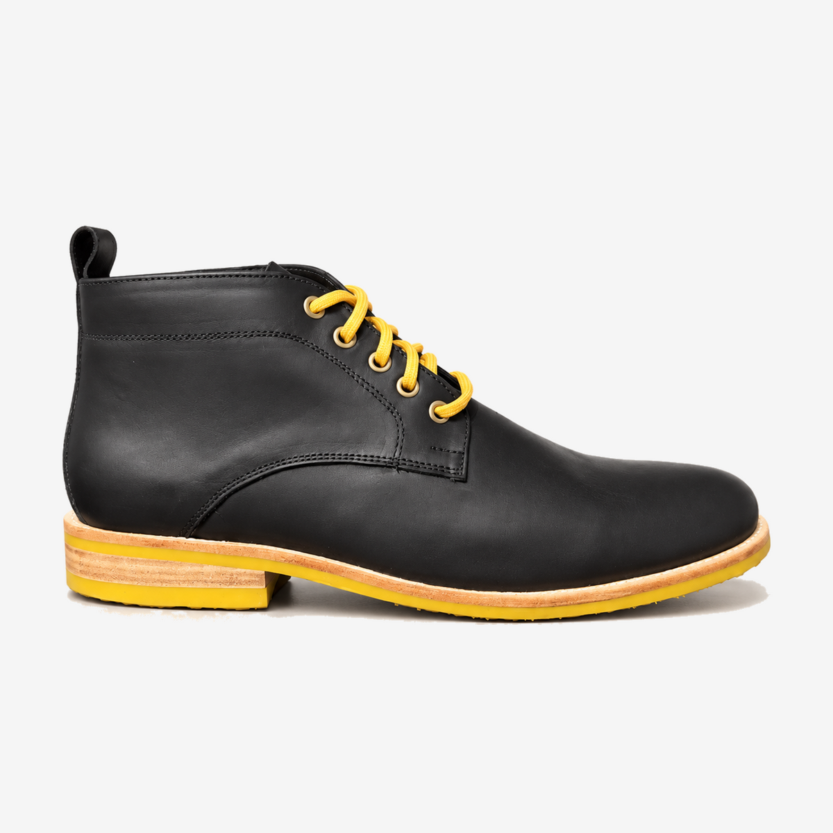 Arthur Negro Graso x Amarillo — fondo blanco gris, formato cuadrado