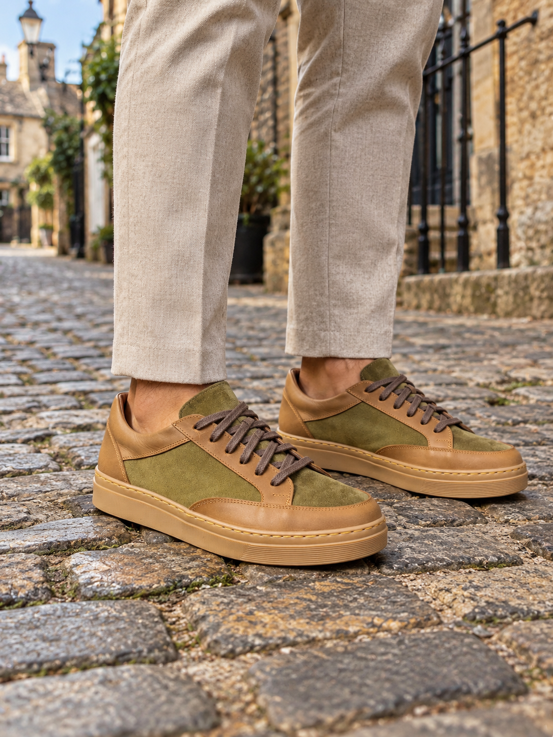 Eramus Verde Camel - modelo en calle inglesa