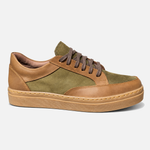 Erasmus Camel Verde — fondo blanco gris uniforme
