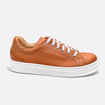Isahia Curry — fondo blanco gris uniforme
