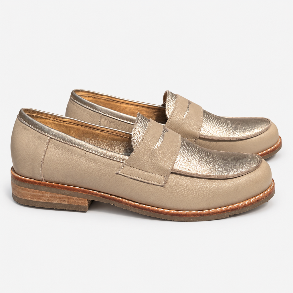 Mocasín Elena Beige Champagne — vista del par